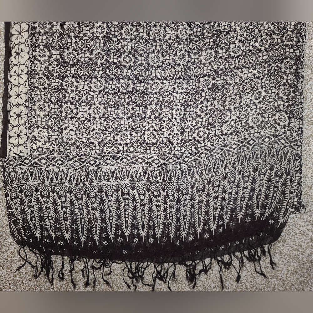 [NWOT] Thin Summer Scarf/Shawl Batik Pattern